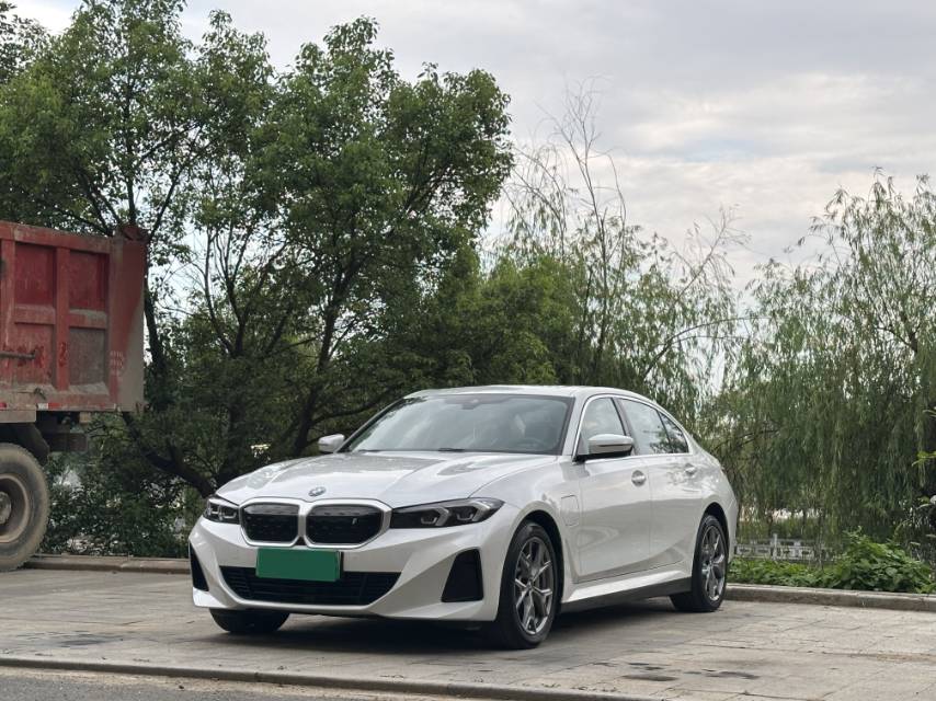 BMW 2022 i3 eDrive 35L — photo 1