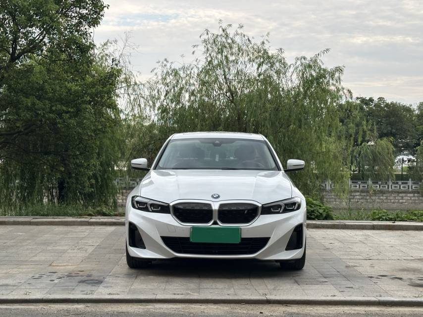BMW 2022 i3 eDrive 35L — 2