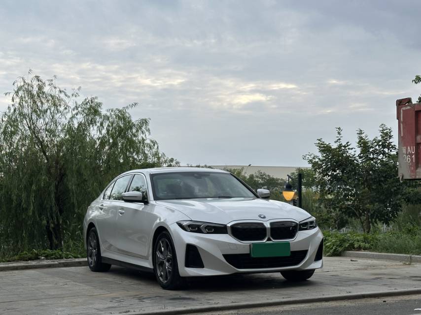 BMW 2022 i3 eDrive 35L — 3