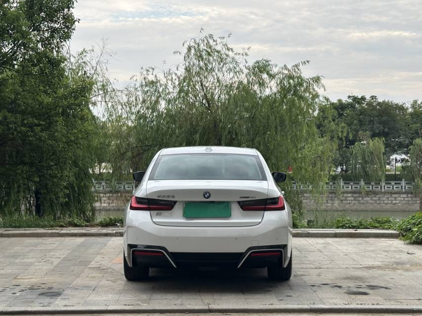 BMW 2022 i3 eDrive 35L — 6