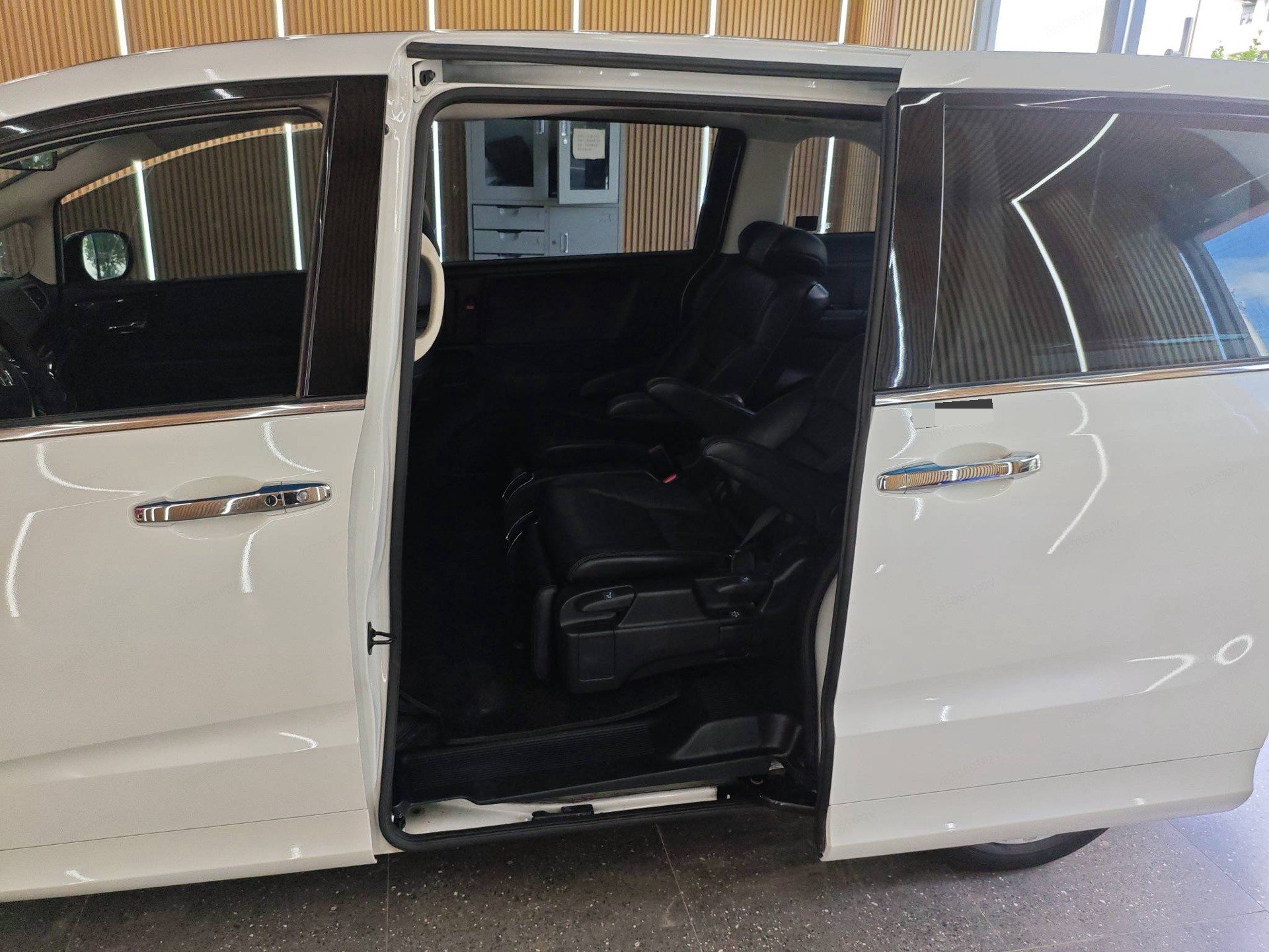 Honda 2018 Odyssey 2.4 CVT Luxury — 4