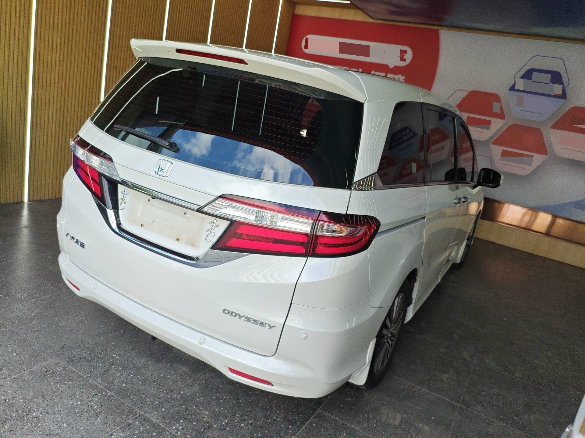 Honda 2018 Odyssey 2.4 CVT Luxury — 8